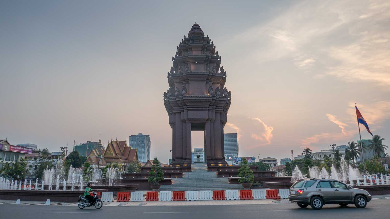 Phnom-Penh-independence-monument-web
